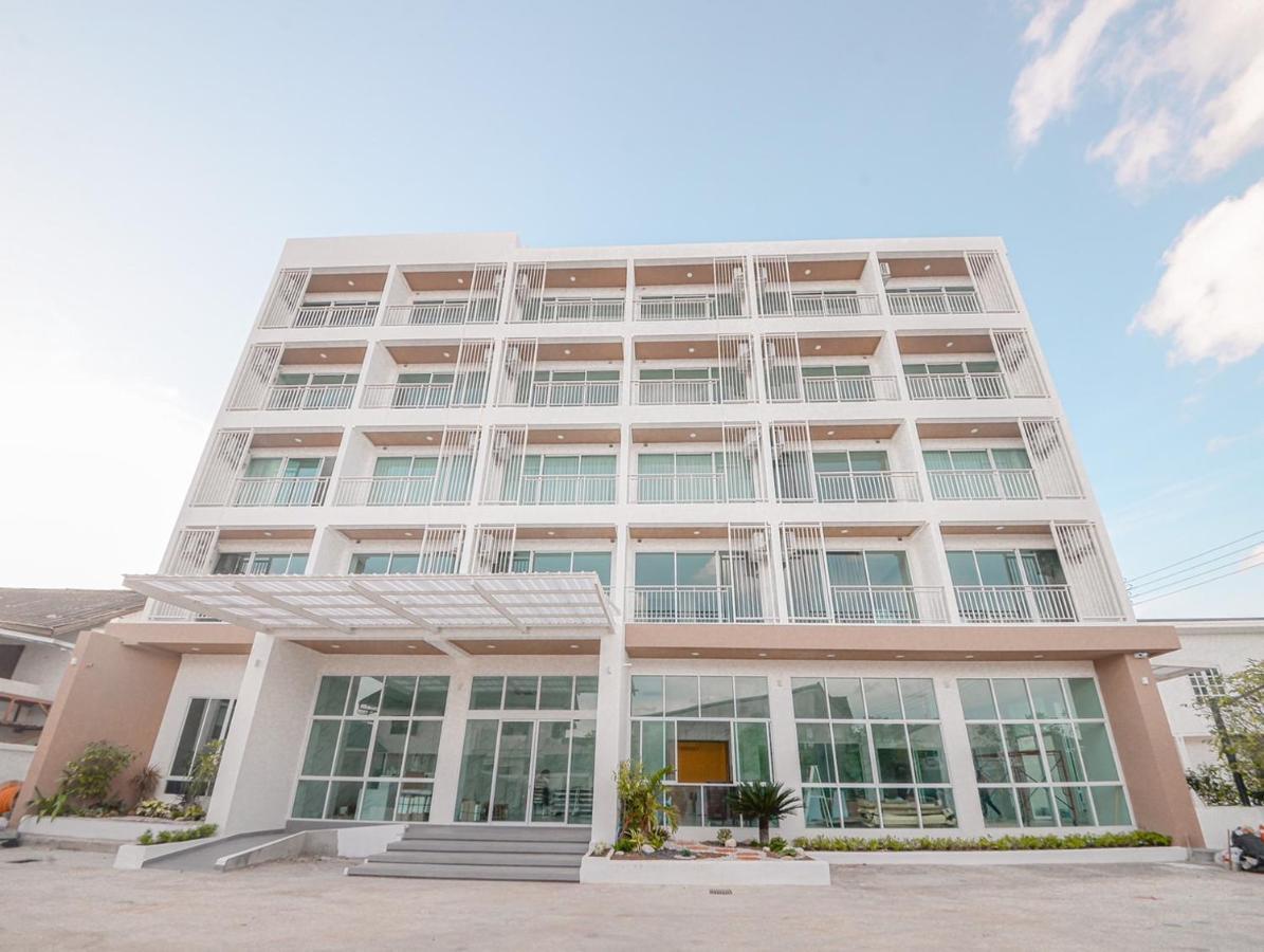 Hotel Agnes Buriram Ngoại thất bức ảnh